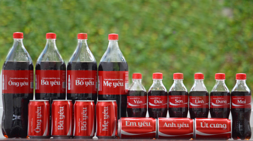 In t&ecirc;n l&ecirc;n lon Coca Cola l&agrave; một trong nhiều chiến dịch quảng c&aacute;o g&acirc;y tranh c&atilde;i của h&atilde;ng