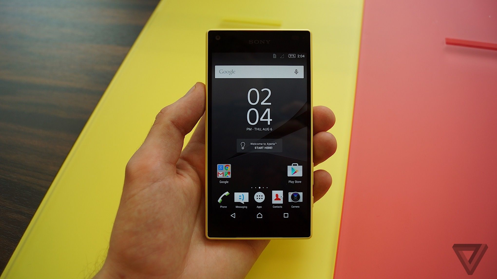 C&ugrave;ng đứng chung trong bảng xếp hạng smartphone hot nhất hiện nay l&agrave; Sony Xperia Z5 Compact