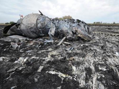 Những g&igrave; c&ograve;n s&oacute;t lại của m&aacute;y bay Malaysia MH17 rơi ở Ukraine