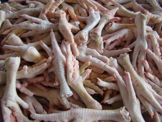 30.000 tấn ch&acirc;n g&agrave; bẩn Trung Quốc bị thu giữ g&acirc;y chấn động dư luận