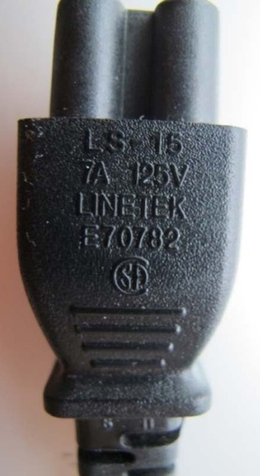 D&acirc;y sạc c&oacute; khắc dập nổi chữ LS-15 nằm trong diện bị ảnh hưởng