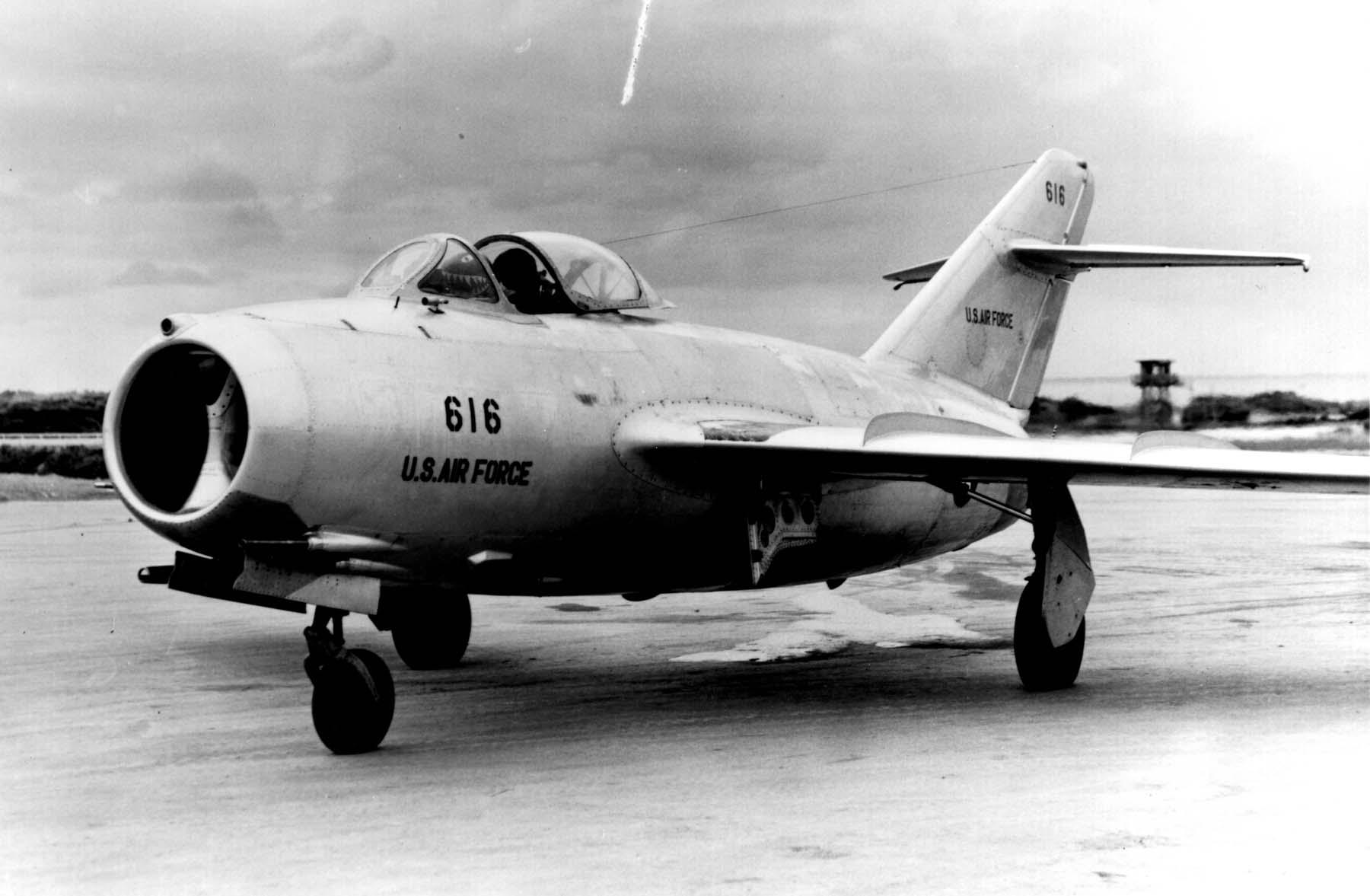 Hơn 18.000 chiếc Mig-15 được Liên Xô, các thành viên của Khối Hiệp ước Vacsava và Trung Quốc chế tạo. Nó đã phục vụ trong lực lượng không quân của trên 40 quốc gia.