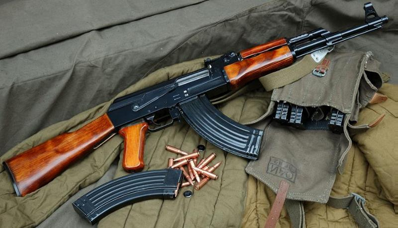 AK-47 không chỉ là một loại súng trường tấn công, mà còn là một biểu tượng, tuyên bố chính trị, một loại vũ khí phù hợp với cuộc chiến tranh du kích trong thời kỳ Chiến tranh Lạnh. Với hơn 100 triệu khẩu súng AK-47 được sản xuất, nó xuất hiện ở khắp mọi nơi trên thế giới.