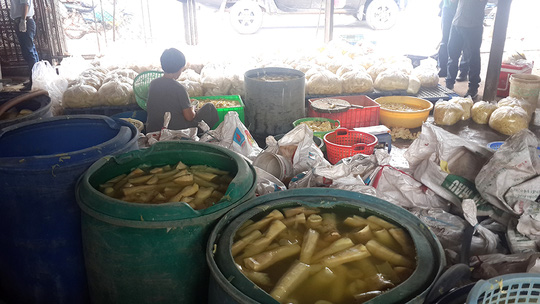 Đ&agrave; Nẵng kh&oacute; xử phạt tiểu thương nhuộm v&agrave;ng măng tươi. Ảnh minh họa