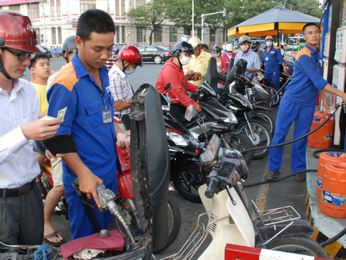 Gi&aacute; xăng Việt Nam hiện nay đang ở mức thấp nhất thế giới