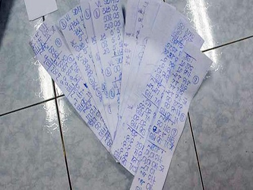 Kh&aacute;ch gian lận mang s&uacute;ng hoa cải đến nh&agrave; chủ l&ocirc; đề đ&ograve;i nợ