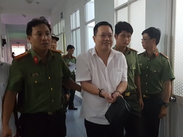 Kh&aacute;m x&eacute;t nh&agrave; đại gia miền T&acirc;y ph&aacute;t hiện nhiều bất ngờ 