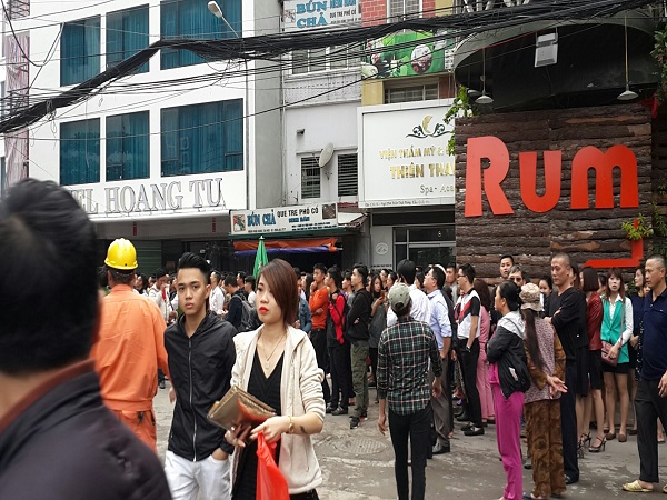 Cận cảnh hiện trường vụ ch&aacute;y lớn ở Trần Th&aacute;i T&ocirc;ng