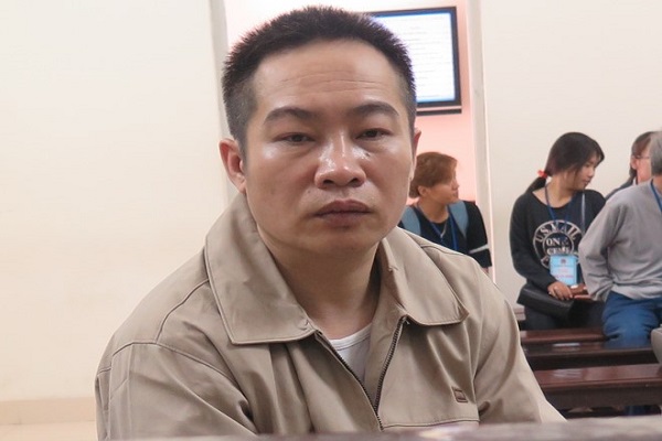 Giả l&agrave;m c&aacute;n bộ dự &aacute;n lừa đảo chạy sổ đỏ để chiếm đoạt tiền