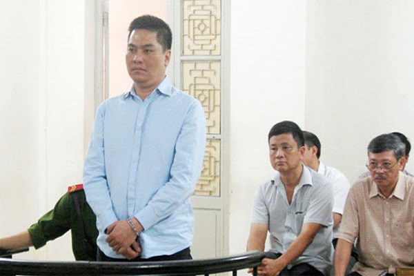 Đại gia chiếm đoạt h&agrave;ng chục tỷ đồng rồi trốn ra nước ngo&agrave;i 