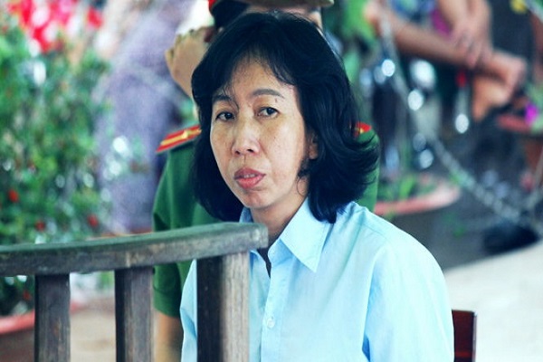 'Si&ecirc;u c&ograve;' chạy &aacute;n v&agrave; lo l&oacute;t giấy tờ l&atilde;nh &aacute;n t&ugrave; v&igrave; tội lừa đảo