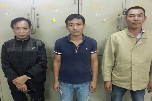 Thủ đoạn của những tay c&ograve; lừa b&aacute;n v&eacute; t&agrave;u giả 