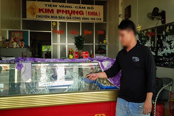 Cướp tiệm v&agrave;ng ở T&acirc;y Ninh: Th&ecirc;m 2 đối tượng ra đầu th&uacute;