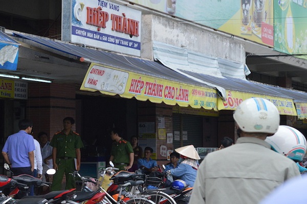 Hai tiệm v&agrave;ng ở chợ miền T&acirc;y bị trộm đột nhập lấy nhiều t&agrave;i sản