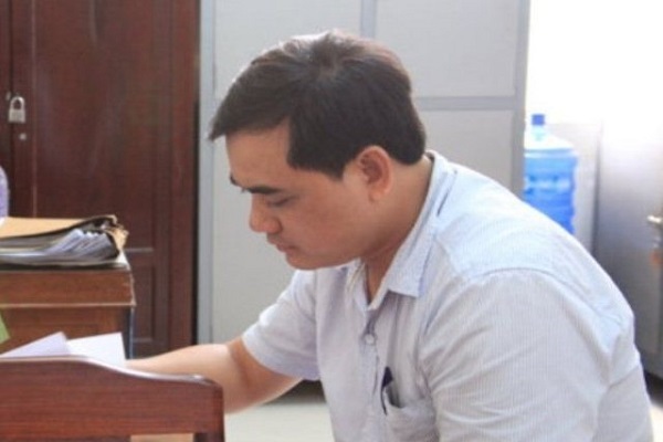 Qu&aacute;i chi&ecirc;u b&aacute;c sỹ rởm lừa đảo h&agrave;ng chục người chiếm đoạt tiền tỷ