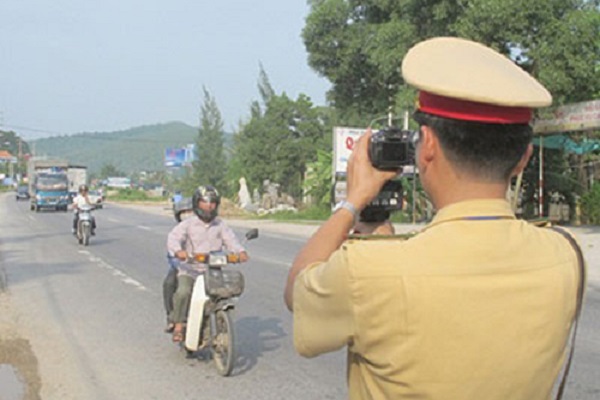 Xe m&aacute;y chạy qu&aacute; tốc độ tr&ecirc;n 20km/h phạt bao nhi&ecirc;u?