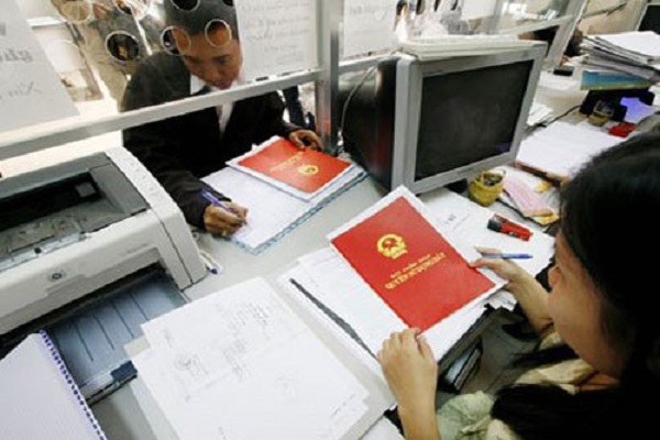Ph&iacute; v&agrave; lệ ph&iacute; khi cấp quyền sử dụng đất