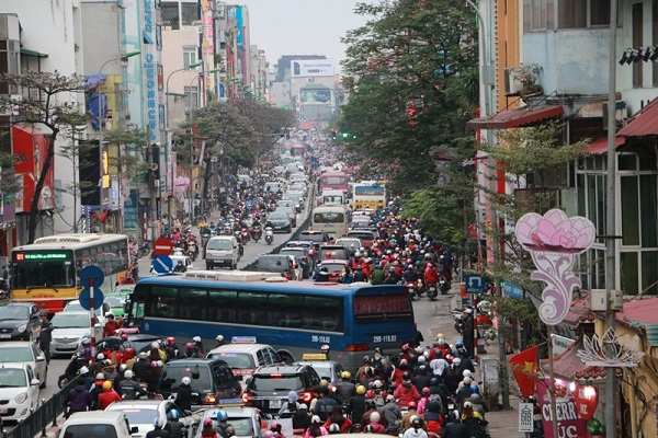 Quay đầu xe &ocirc; t&ocirc; tr&aacute;i quy định g&acirc;y &ugrave;n tắc giao th&ocirc;ng phạt thế n&agrave;o?