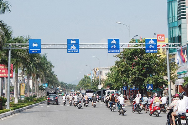 &Ocirc; t&ocirc; chuyển l&agrave;n đường kh&ocirc;ng đ&uacute;ng nơi cho ph&eacute;p phạt thế n&agrave;o?