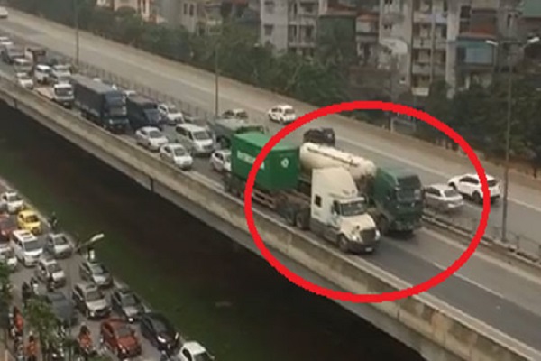 Xe bồn v&agrave; container đi chậm cản trở giao th&ocirc;ng tr&ecirc;n v&agrave;nh đai 3 sẽ bị phạt thế n&agrave;o?