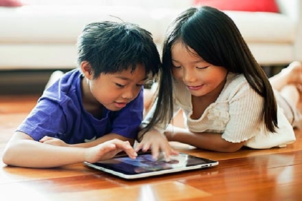 Mu&ocirc;n kiểu mất tiền oan khi cho trẻ sử dụng thiết bị di động
