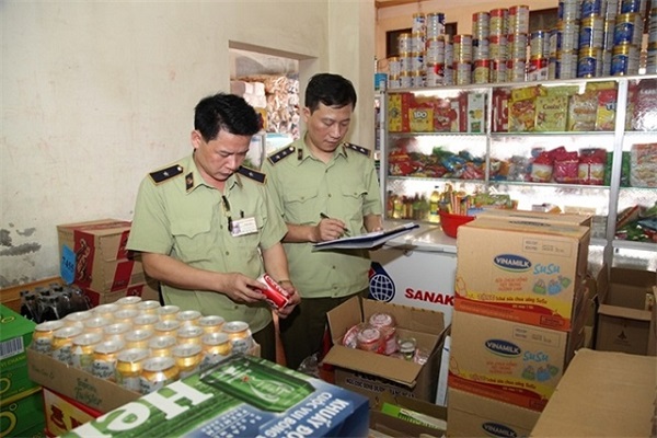 Quản l&yacute; thị trường ph&aacute;t hiện hơn 1.500 vụ vi phạm trong v&ograve;ng một tuần