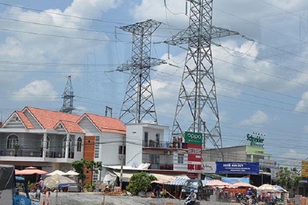 Vi phạm h&agrave;nh lang an to&agrave;n lưới điện: Những ẩn họa chết người
