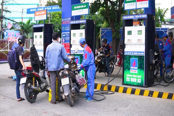 Xăng A95 không phải công bố giá cơ sở: Liệu có ổn không?