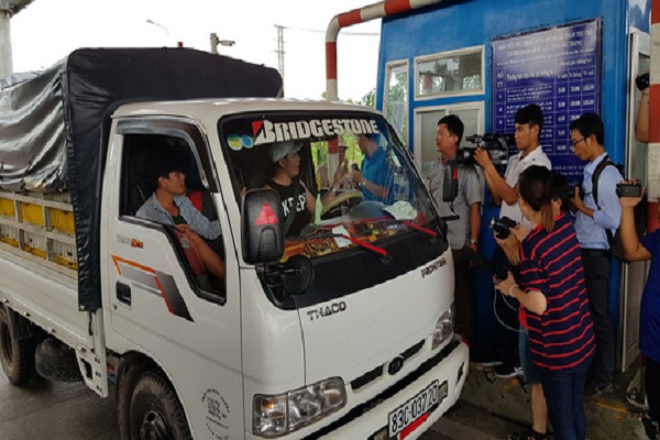 L&yacute; do khiến t&agrave;i xế phản ứng khiến BOT S&oacute;c Trăng phải xả trạm 2 lần trong ng&agrave;y