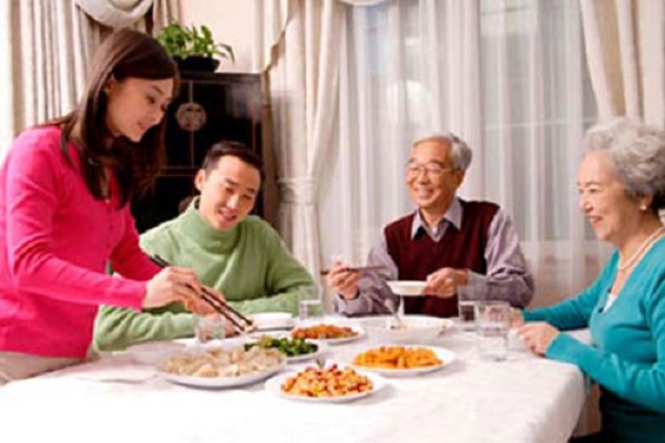Người có bệnh mãn tính cần chú ý đến chế độ dinh dưỡng hợp lý