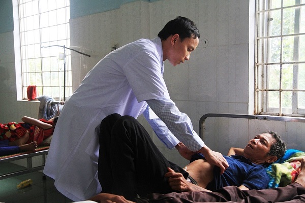 H&agrave;ng chục người nhập viện sau khi ăn g&agrave; nghi nhiễm thuốc chuột