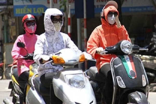 Mặc &aacute;o chống nắng k&iacute;n m&iacute;t, đi sớm về tối l&agrave;m tăng nguy cơ mắc bệnh kh&oacute; chịu n&agrave;y