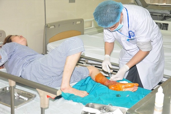 Phải cắt cụt chi v&igrave; d&ugrave;ng thuốc l&aacute; ng&acirc;m ch&acirc;n