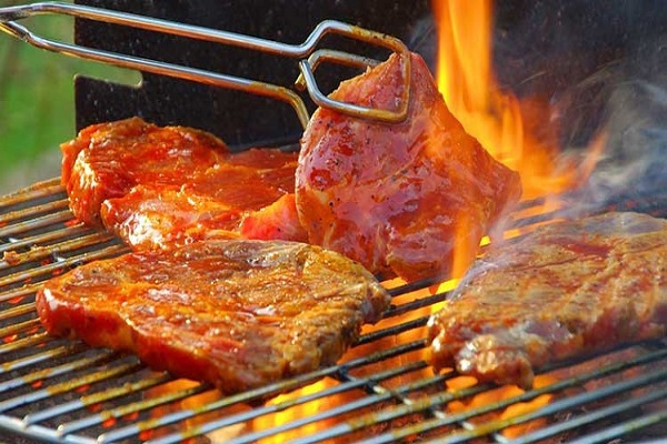 Ăn thịt nướng kh&ocirc;ng chỉ g&acirc;y nguy cơ ung thư m&agrave; c&ograve;n g&acirc;y bệnh nguy hiểm n&agrave;y