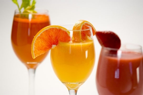 Uống hơn 2 ly nước tr&aacute;i c&acirc;y mỗi ng&agrave;y c&oacute; thể tăng gấp đ&ocirc;i nguy cơ chết v&igrave; bệnh tim