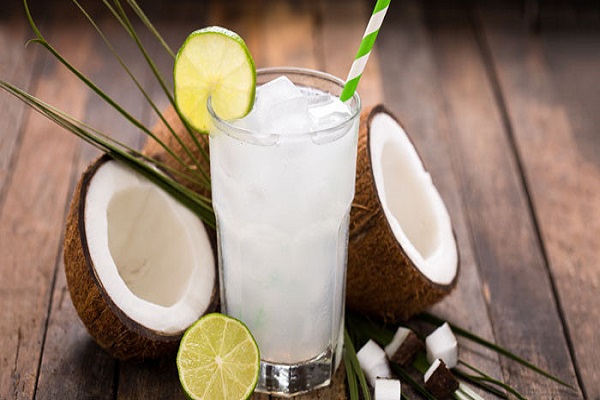 Đừng nghĩ nước dừa l&agrave;nh m&agrave; n&oacute; cũng c&oacute; những t&aacute;c dụng phụ gh&ecirc; gớm n&agrave;y