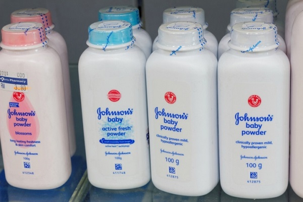 Tiếp tục thua kiện v&igrave; g&acirc;y ung thư Johnson & Johnson phải bồi thường số tiền 'khủng'