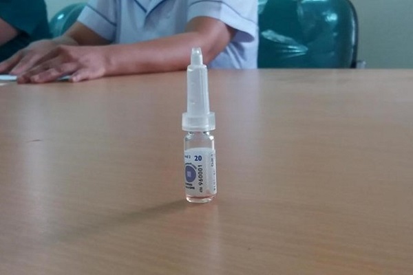 B&eacute; 3 th&aacute;ng tuổi 'gặp họa' bị y t&aacute; 'lỡ tay' cho uống cả lọ vắc xin