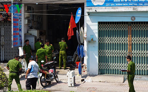 Cơ quan chức năng khám nghiệm hiện trường vụ nổ bình gas máy lạnh ở Bình Dương Cơ quan chức năng khám nghiệm hiện trường vụ nổ bình gas máy lạnh ở Bình Dương