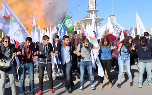 Giây phút quả bom phát nổ ở Ankara, Thổ Nhĩ Kỳ. 