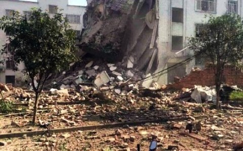 Hiện trường vụ nổ bom h&agrave;ng loạt tại th&agrave;nh phố Liễu Th&agrave;nh ng&agrave;y 1/10. Ảnh South China Morning Post
