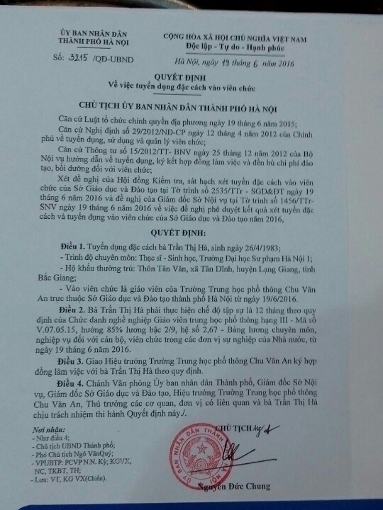 Tờ quyết định về việc tuyển dụng đặc c&aacute;ch v&agrave;o vi&ecirc;n chức đối với chị Trần Thị H&agrave;, vợ của Đại t&aacute; Trần Quang Khải