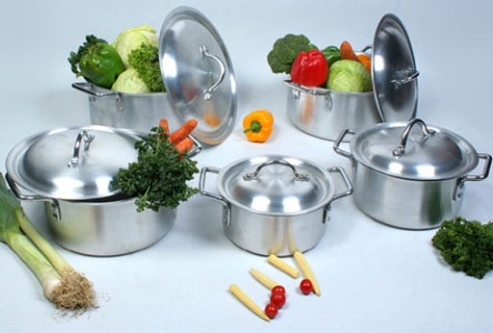 L&uacute; lẫn v&igrave; d&ugrave;ng nồi nh&ocirc;m t&aacute;i chế