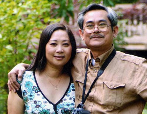 NSƯT Nguyễn Anh Dũng hạnh ph&uacute;c b&ecirc;n cố nghệ sĩ Phương Thanh