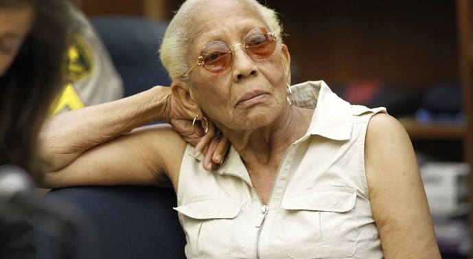 Nữ si&ecirc;u trộm Doris Payne trong một phi&ecirc;n xử về nghi &aacute;n trộm kim cương ở San Diego năm 2010