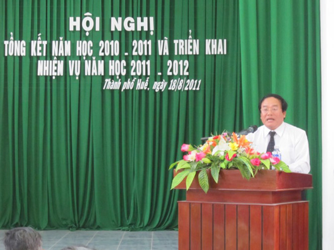 Ông Phan Nam, Trưởng Phòng GD-ĐT TP Huế xin tự cắt thi đua sau vụ việc nữ sinh bị đánh hội đồng dã man Ông Phan Nam, Trưởng Phòng GD-ĐT TP Huế xin tự cắt thi đua sau vụ việc nữ sinh bị đánh hội đồng dã man