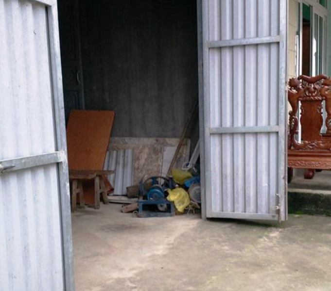 G&oacute;c nh&agrave; nơi đặt m&aacute;y bơm nước cuốn t&oacute;c khiến nữ sinh lớp 11 tử vong tại chỗ