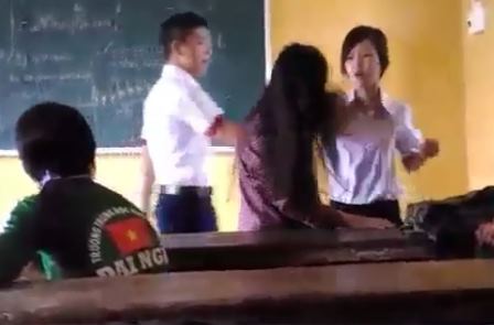 Sau khi clip nữ sinh đ&aacute;nh nhau xuất hiện tr&ecirc;n mạng, nữ sinh đ&aacute;nh bạn đ&atilde; bị đ&igrave;nh chỉ học 1 tuần