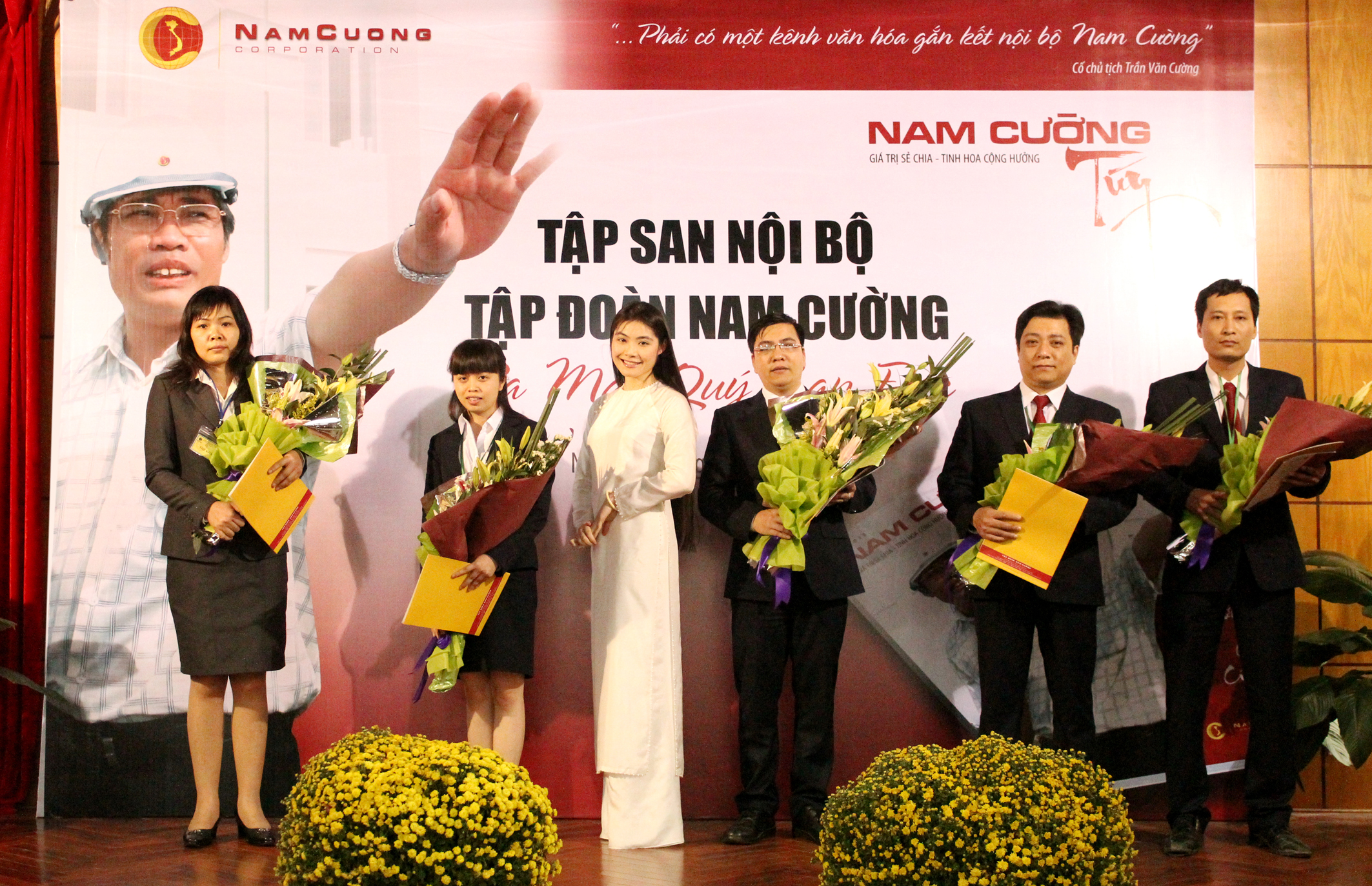 Trần Thị Quỳnh Ngọc Là con gái duy nhất của doanh nhân quá cố Trần Văn Cường, Trần Thị Quỳnh Ngọc nắm giữ 11% cổ phần của tập đoàn Nam Cường, và có thể trở thành một trong những nữ triệu phú đô la trẻ nhất sàn chứng khoán nếu Nam Cường niêm yết. Hiện Trần Thị Quỳnh Ngọc giữ chức Phó chủ tịch Tập đoàn Nam Cường, và là một trong những lãnh đạo công ty địa ốc trẻ nhất Việt Nam.
