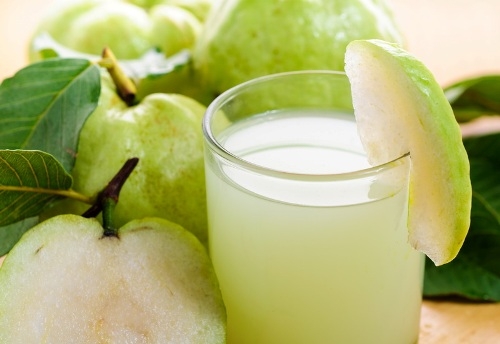 Nước &eacute;p ổi gi&uacute;p t&oacute;c mọc nhanh